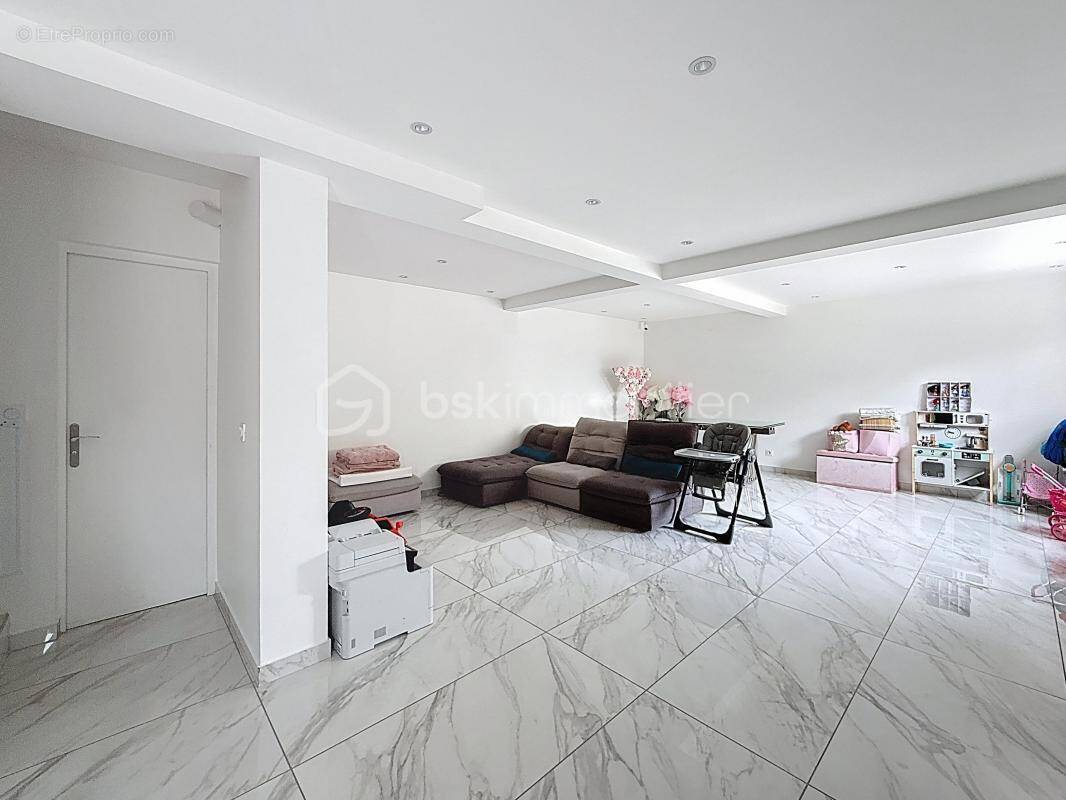 Maison à LES PAVILLONS-SOUS-BOIS