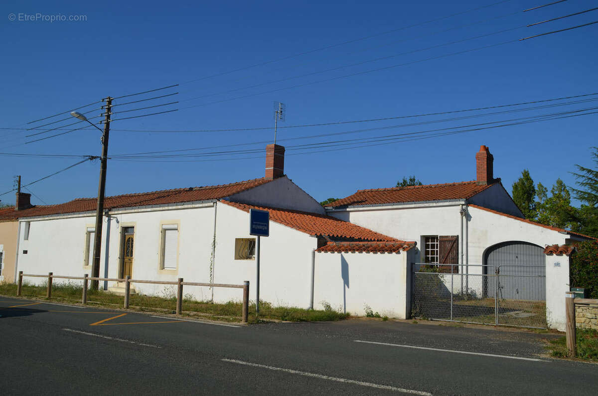 Maison en pierres de plain-pied à rénover - ST JEAN D HERMINE - 85210 - photo 10