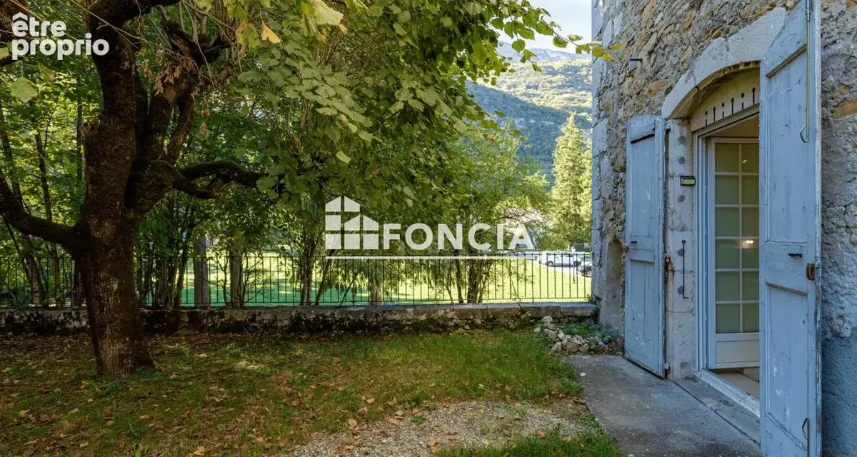 VARCES-ALLIÈRES-ET-RISSET  – T3 65 m² (RDJ de 144 m²) + Cave et Place de parking privative - photo 3