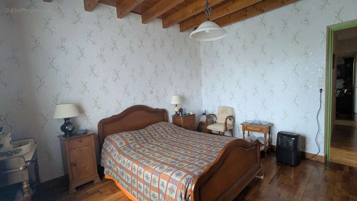 Charmante maison de village offrant 4 chambres à Saulgé - photo 7