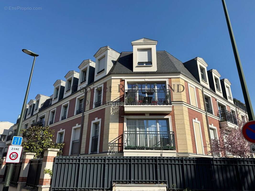 Appartement à LA GARENNE-COLOMBES