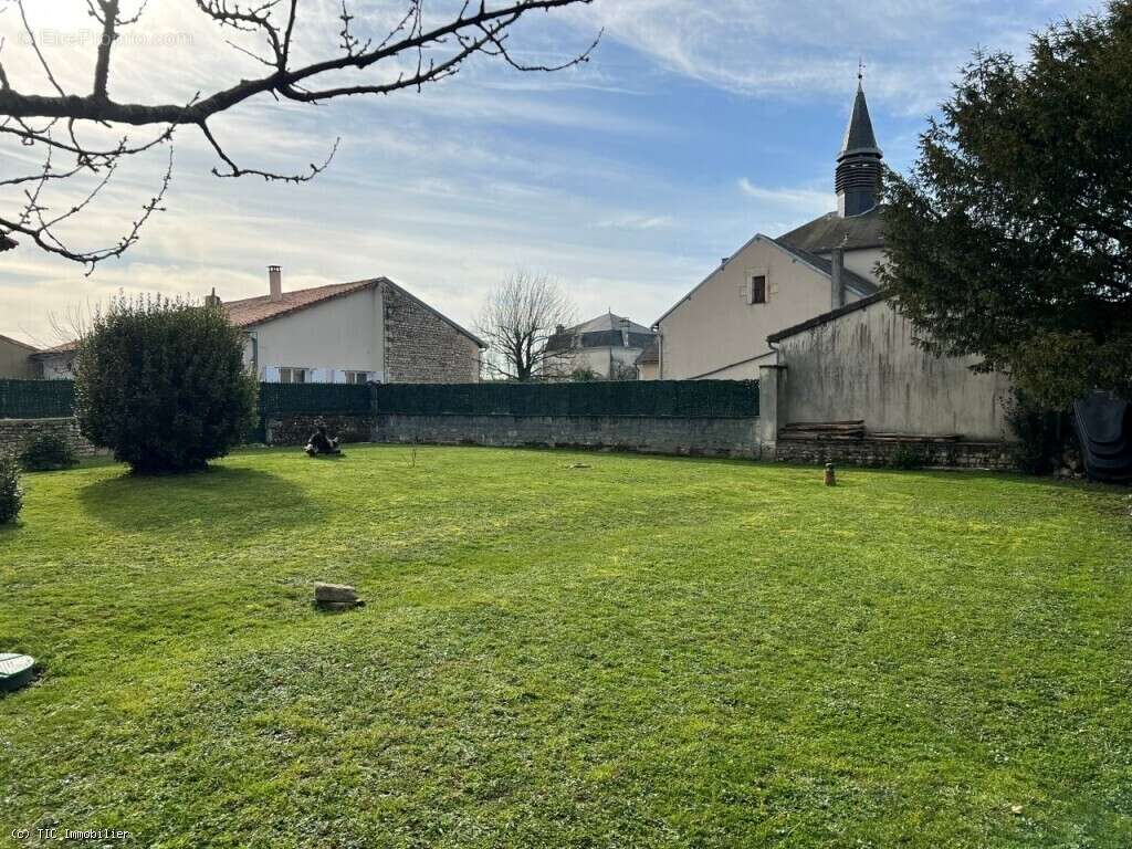 Maison à VILLEFAGNAN