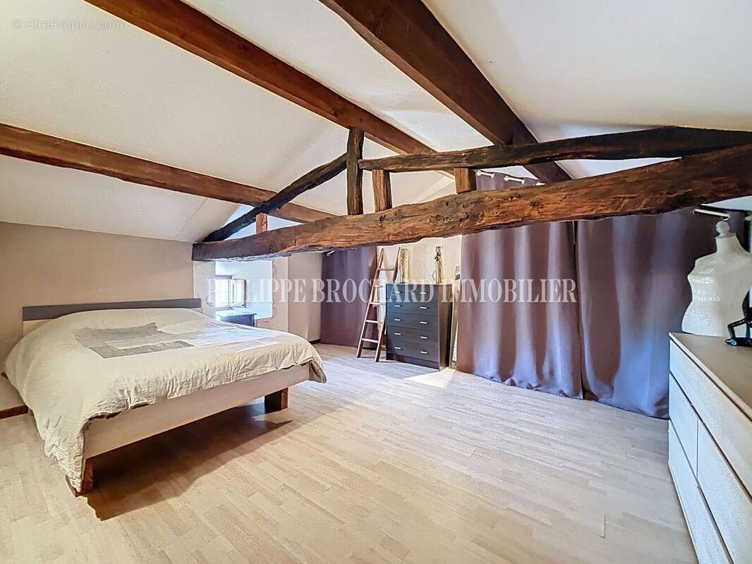 Maison à BAZOGES-EN-PAREDS