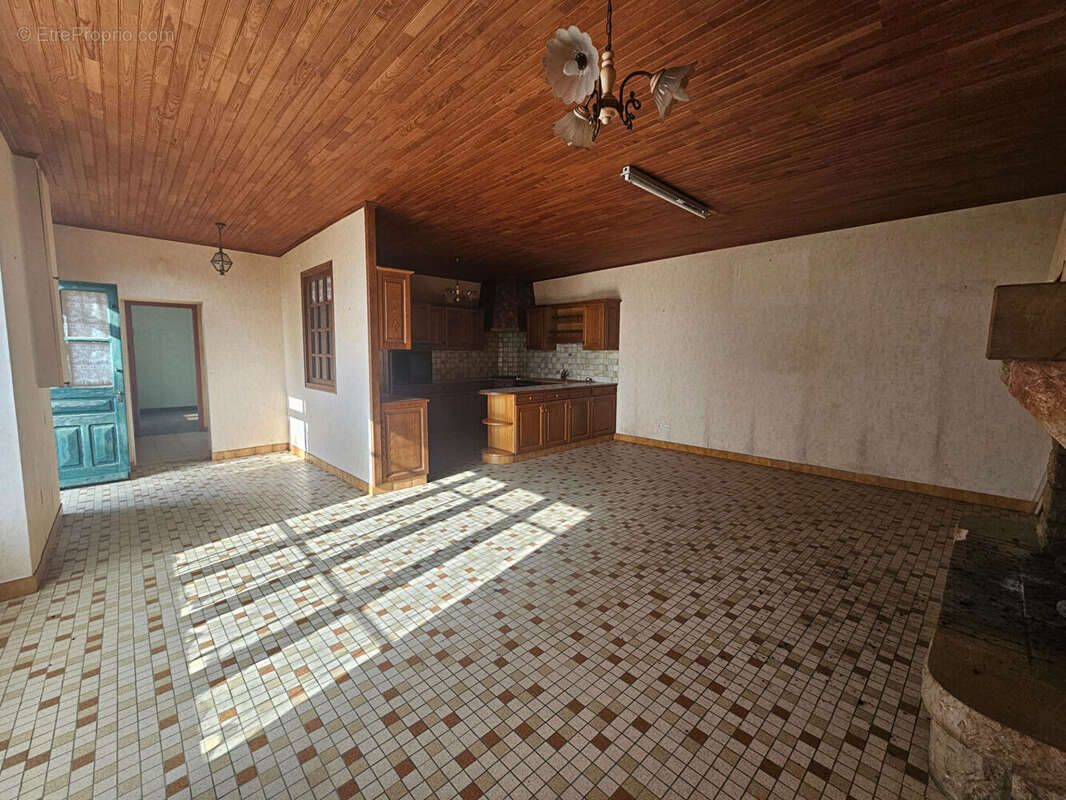EXCLUSIVITÉ AMANDA - Longère en pierres - 7 pièces - 111 m2 - 5 Chambres - Dépendances - VIGNOC - photo 7