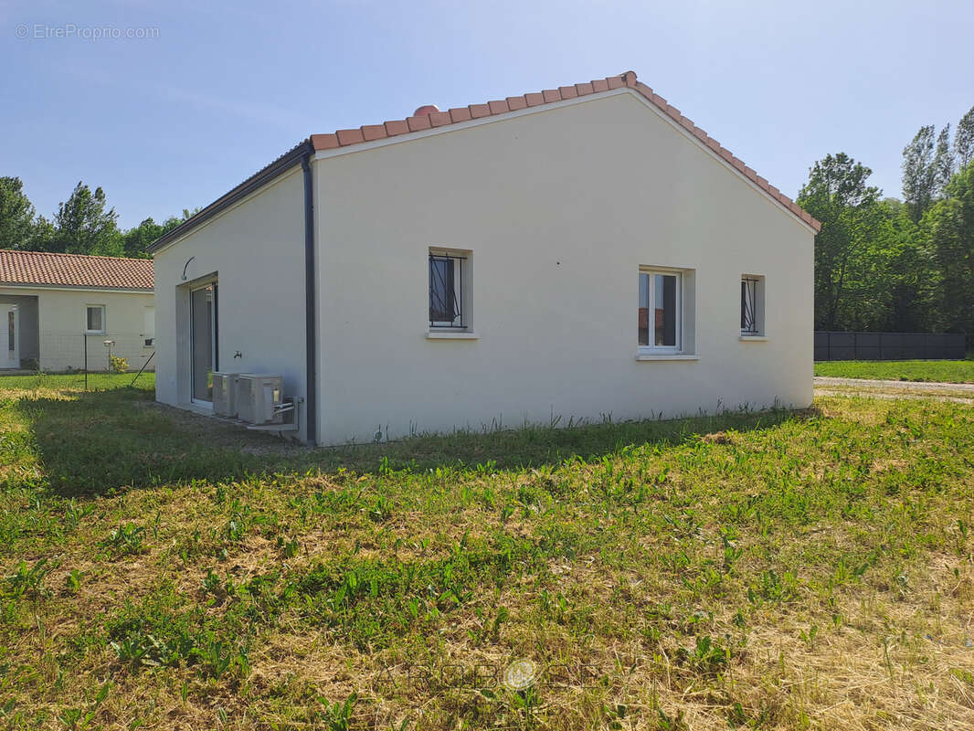 Maison à MONTESQUIEU