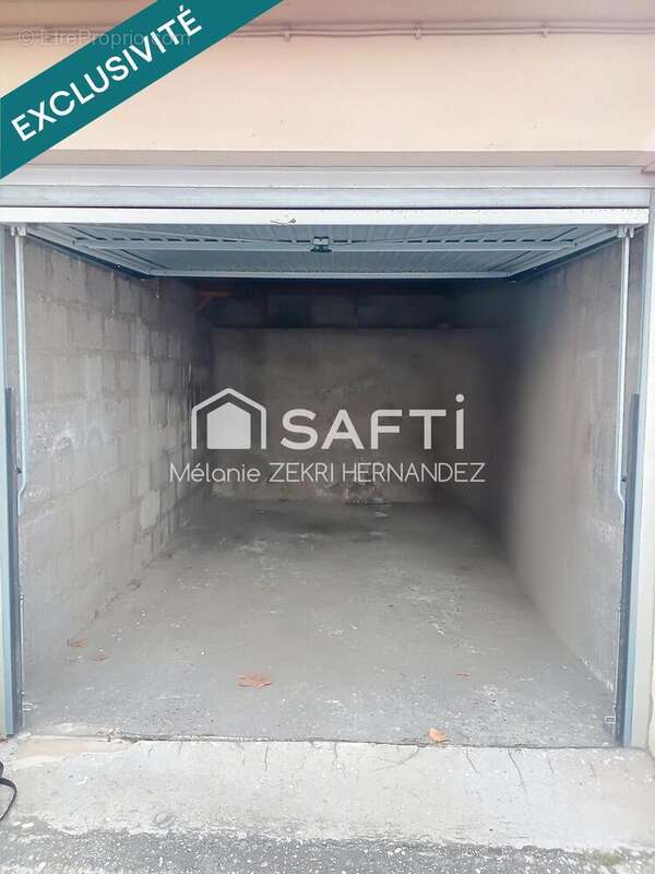 Photo 2 - Parking à VENISSIEUX