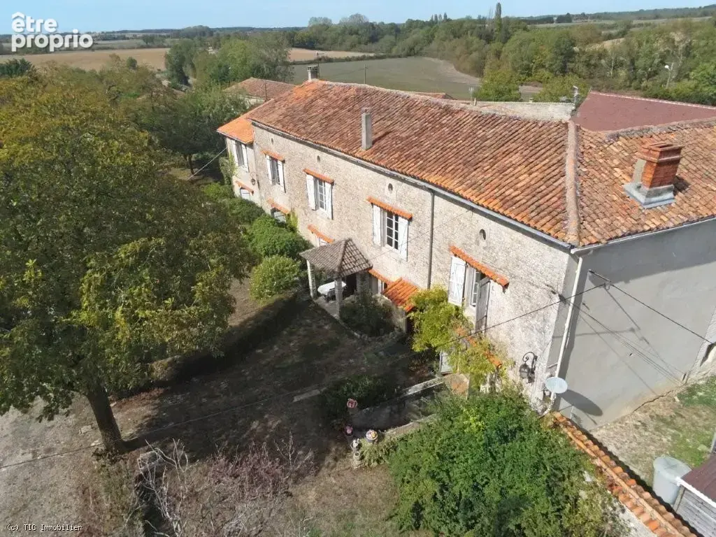 Très Beau Logis avec 6 chambres et Grand Terrain près de Ruffec - photo 2