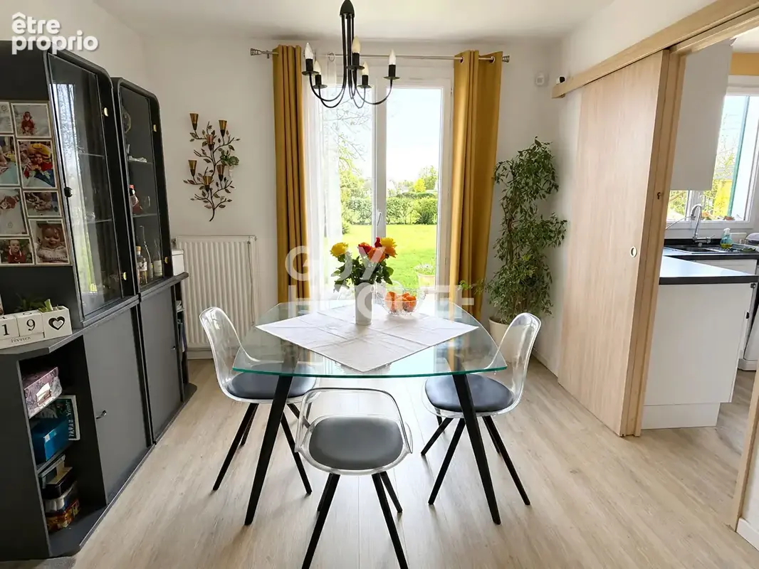 Maison à MENNECY