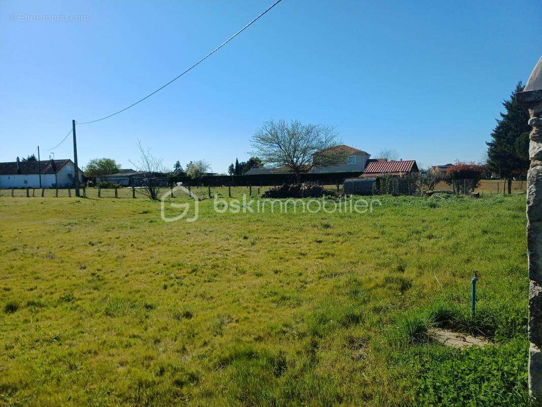 Terrain à THURE