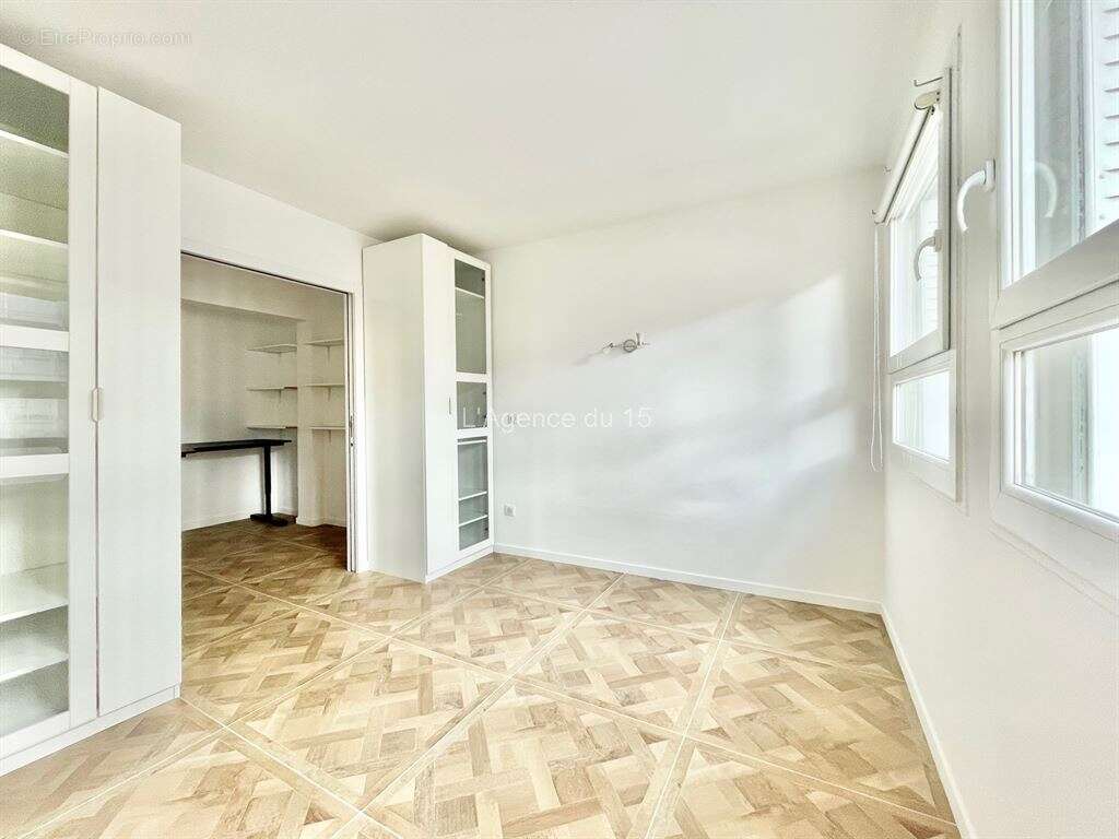 Appartement à PARIS-15E