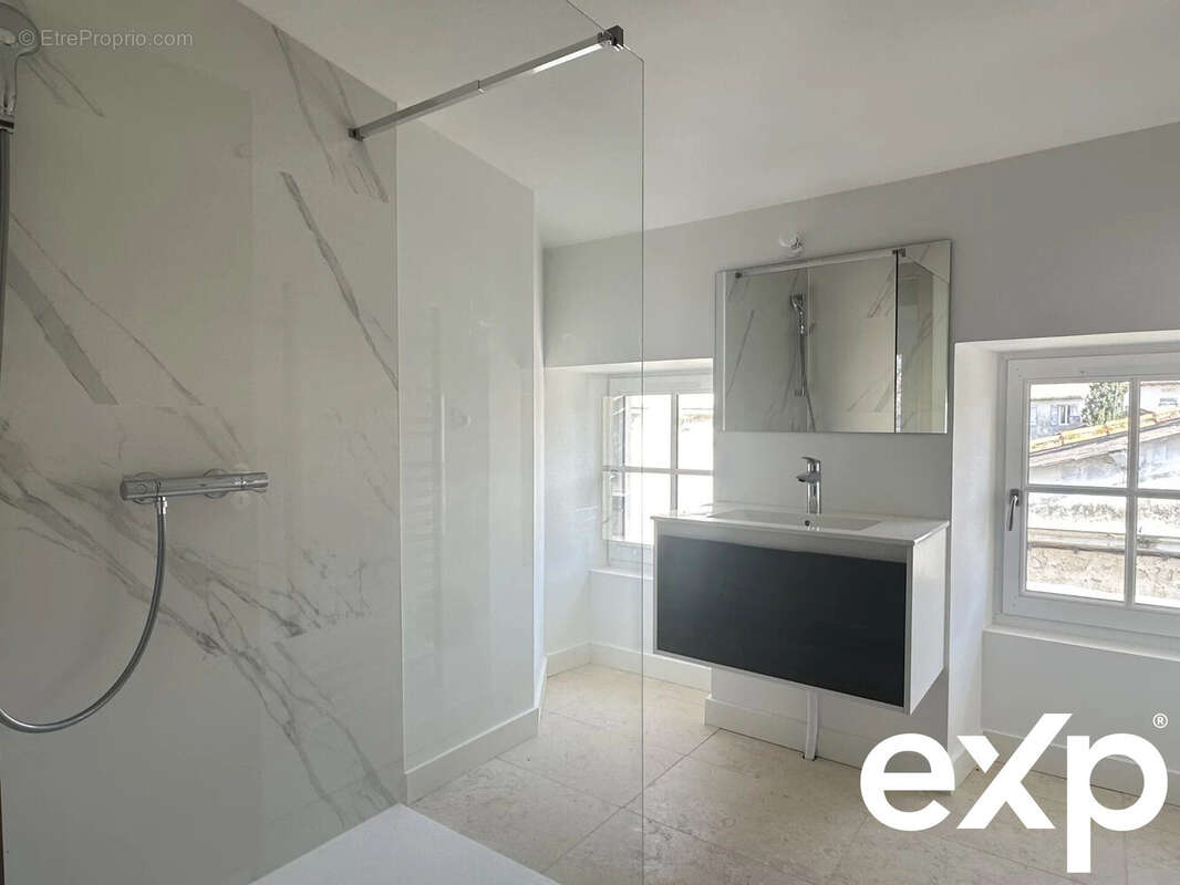 Appartement à SAINT-JEAN-D'ANGELY