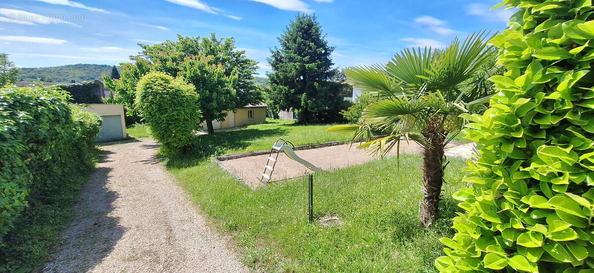 Lagnieu (Ain)   Entre Lyon et Bourg-en-Bresse. - photo 12