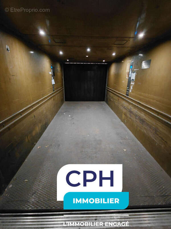 Parking à PARIS-18E