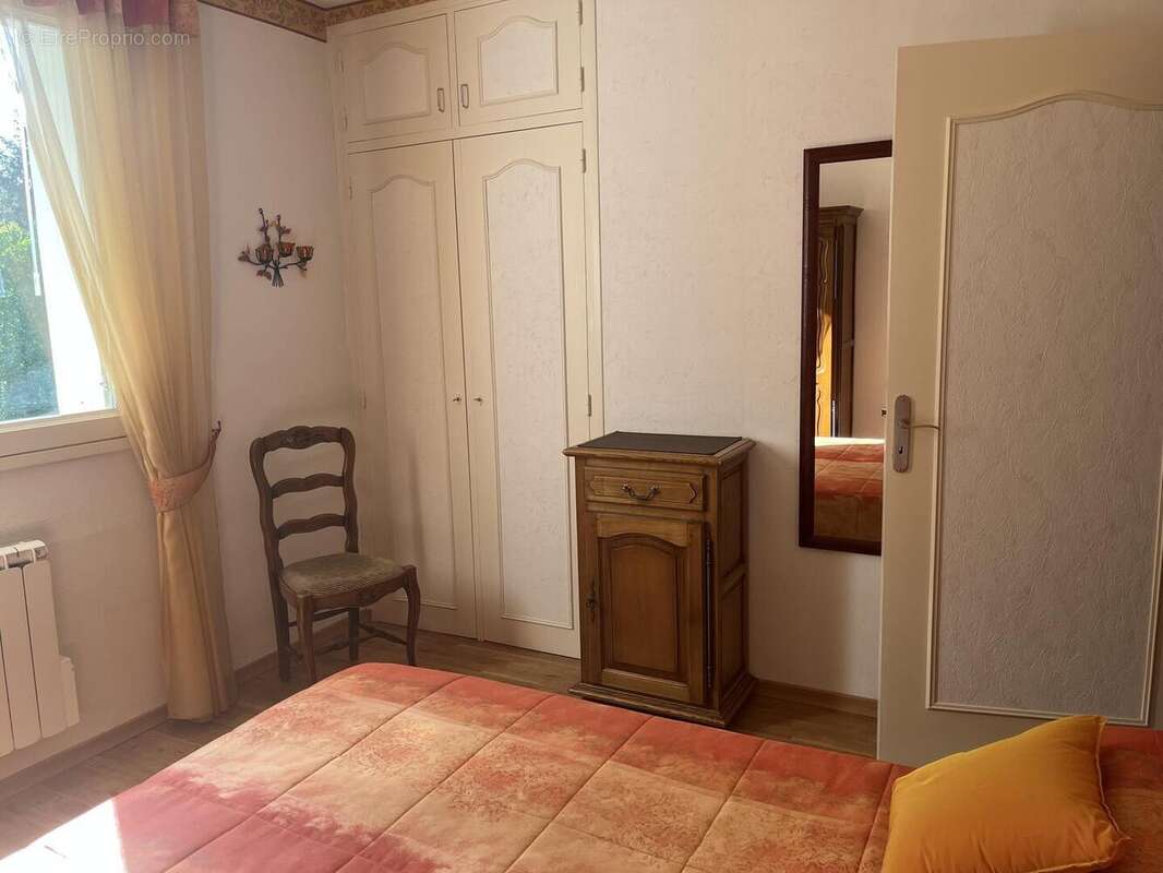 chambre - Maison à LACAPELLE-MARIVAL