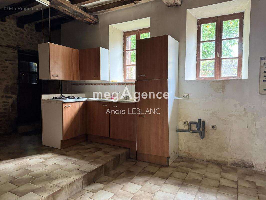 Maison en pierre au cœur d'un village proche du Mans - photo 4