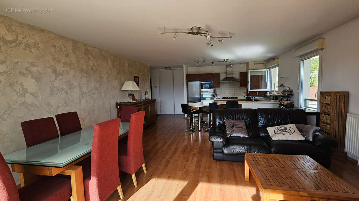 Appartement à ALLONZIER-LA-CAILLE