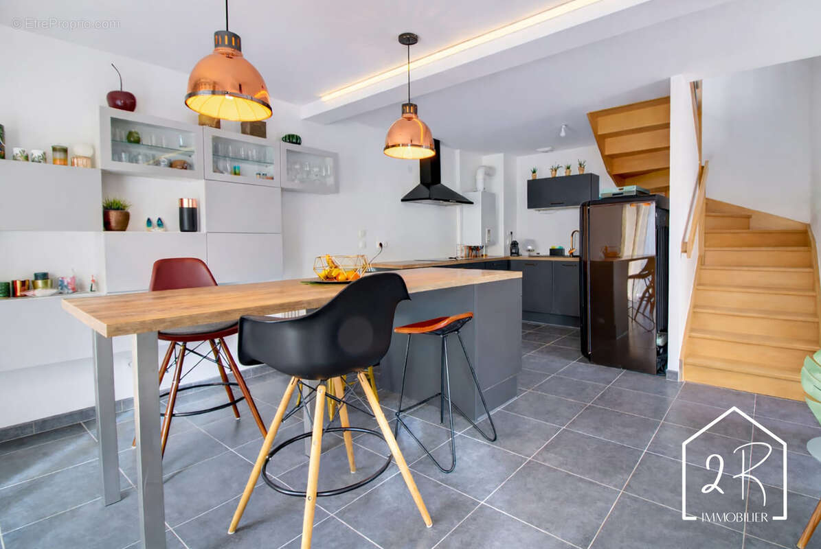 Maison à SEREZIN-DU-RHONE