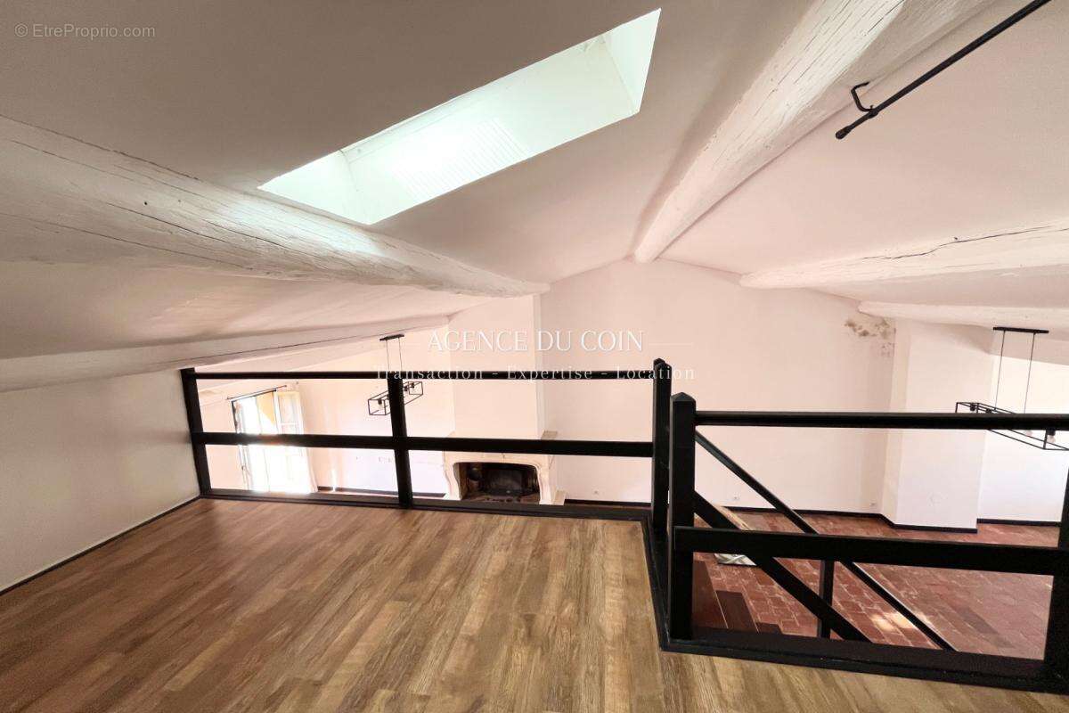 Appartement à LE MUY