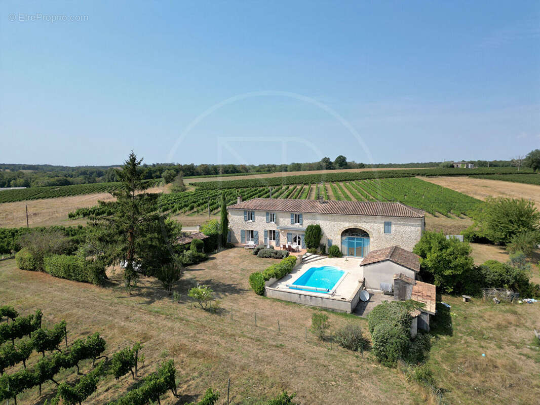 Grande maison en pierre avec piscine et vue dégagée - photo 18