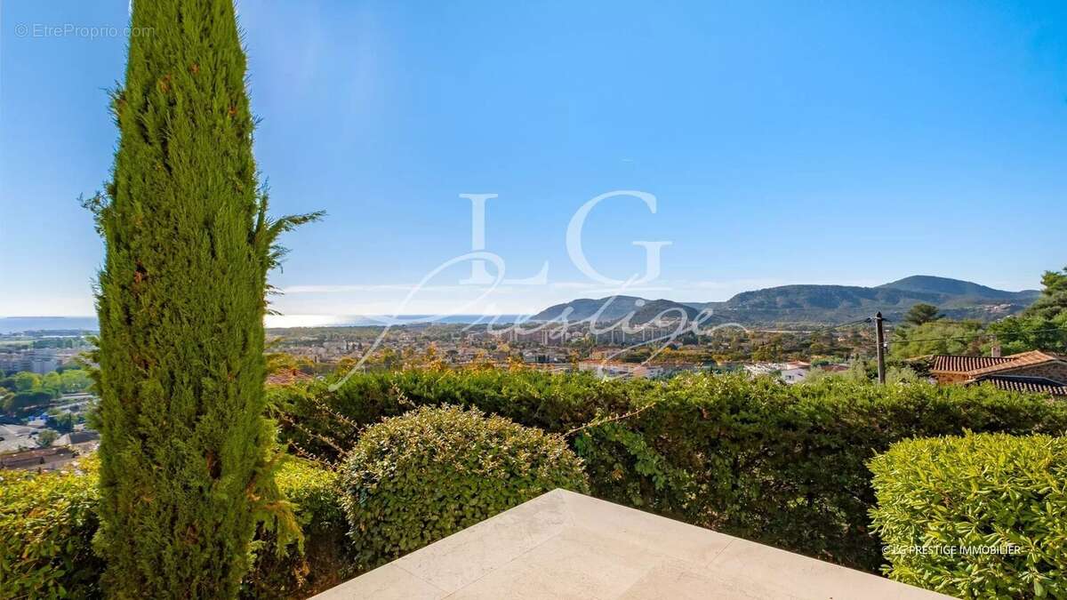 Maison à MANDELIEU-LA-NAPOULE