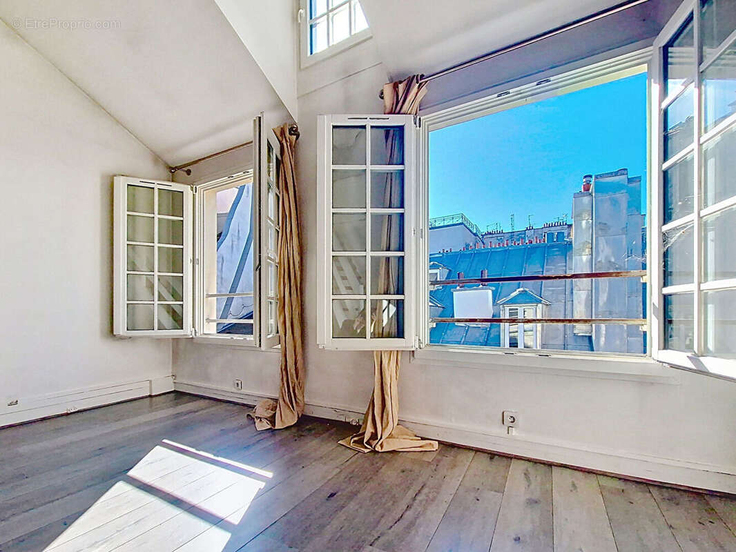 Appartement à PARIS-1E