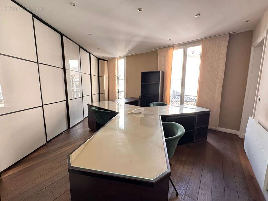 Paris-2ème-Ensemble de bureaux 97.20M² - photo 2