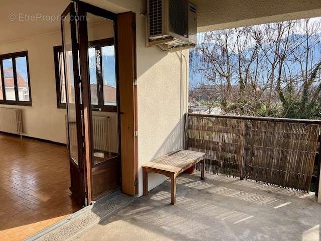   - Appartement à CROLLES