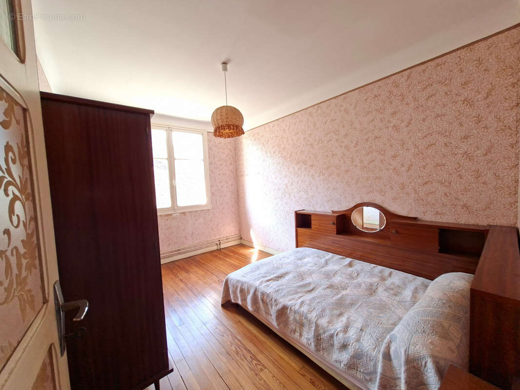Grande maison de 130 m2 avec garage, dépendance et vastes abris sur jardin clos   Lagor (64170) - photo 10