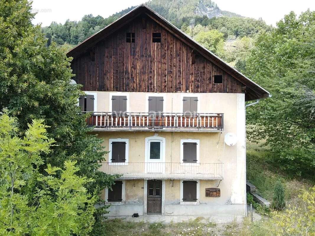 Immeuble de  4 appartements de 2 chambres - Flumet (73590) - photo 2