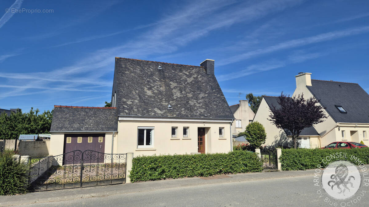 Maison à HENANBIHEN