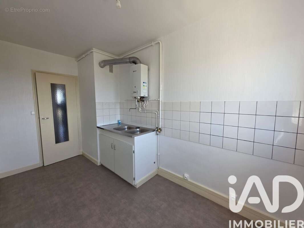 Appartement 59 m² à La Chapelle-Saint-Luc  - photo 9
