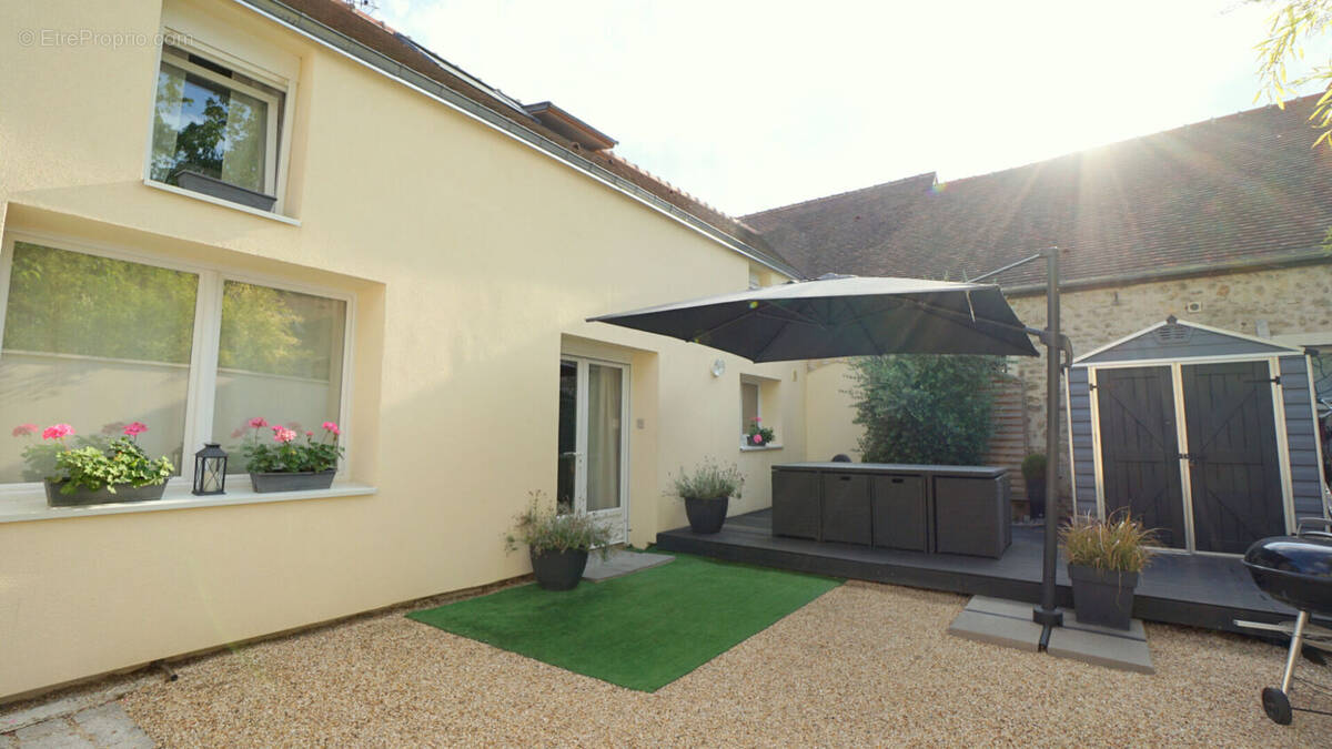 Maison à JUZIERS