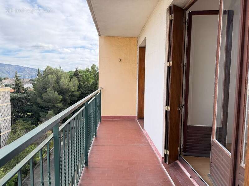 Appartement à MARSEILLE-4E