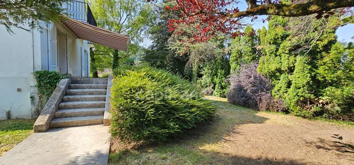 Maison d’Architecte avec grand jardin et sous sol complet- Mesnay / Arbois (39600) - photo 2
