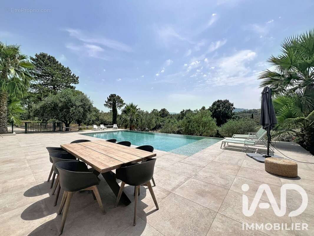 Maison 400 m² à Roquebrune-Sur-Argens  - photo 4