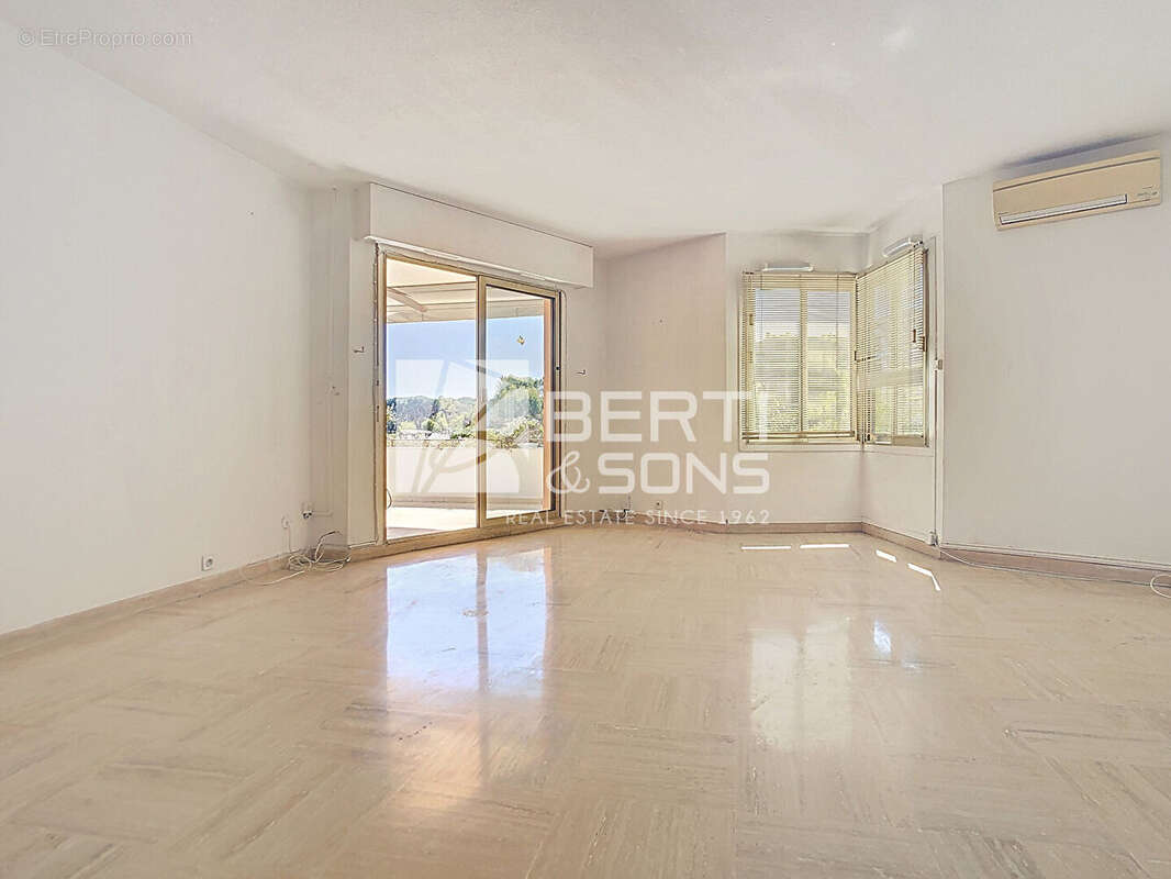 Appartement à MANDELIEU-LA-NAPOULE