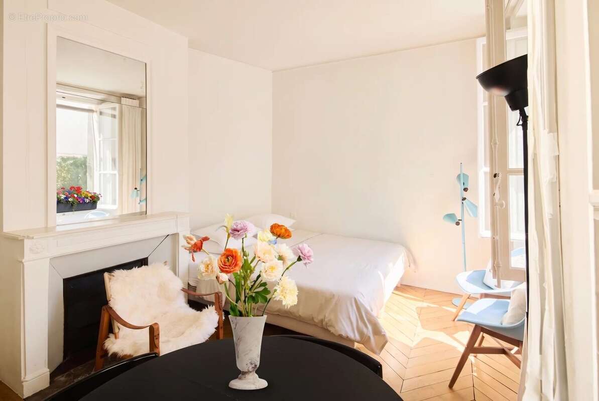 Un studio exceptionnel dans un hôtel particulier XVIIIème inscrit M.H. - photo 7