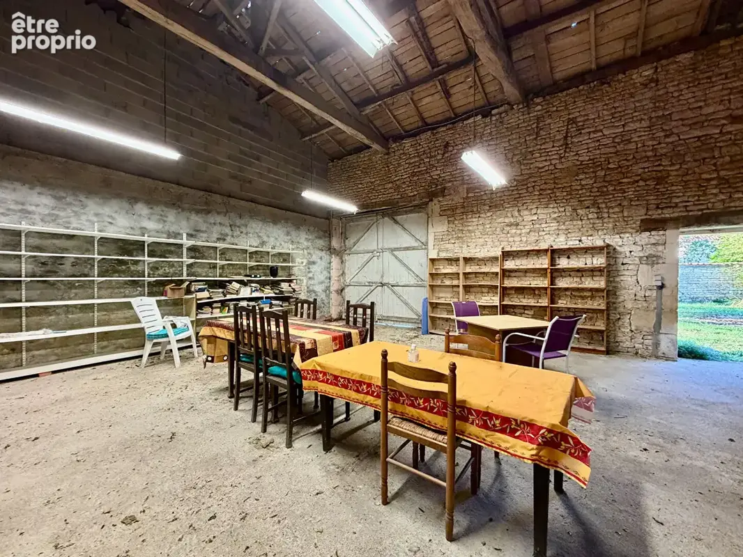 Magnifique maison de 4 chambres avec deux granges et un grand garage - photo 9