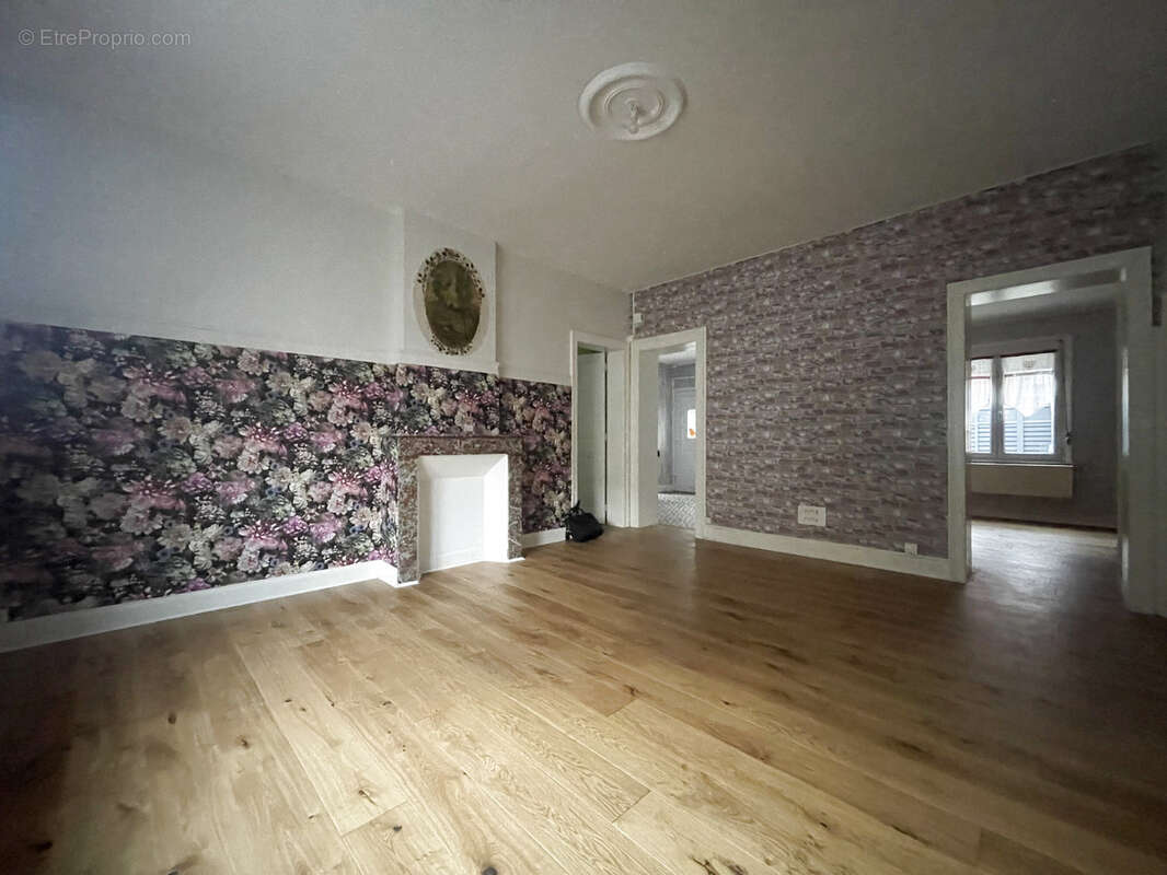 Maison à CROISILLES