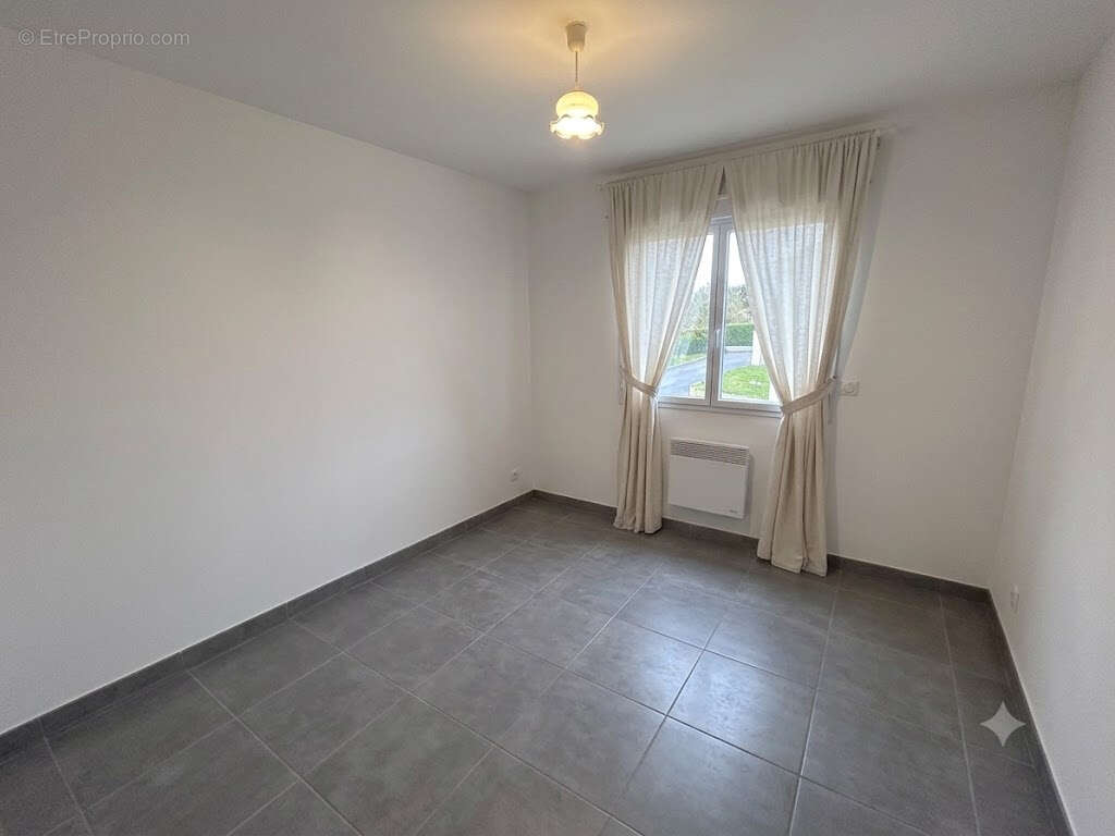 Plain-pied individuel achevé en 2014 développant 110,85m2 et bâti sur 956m2 de parcelle ! - photo 11