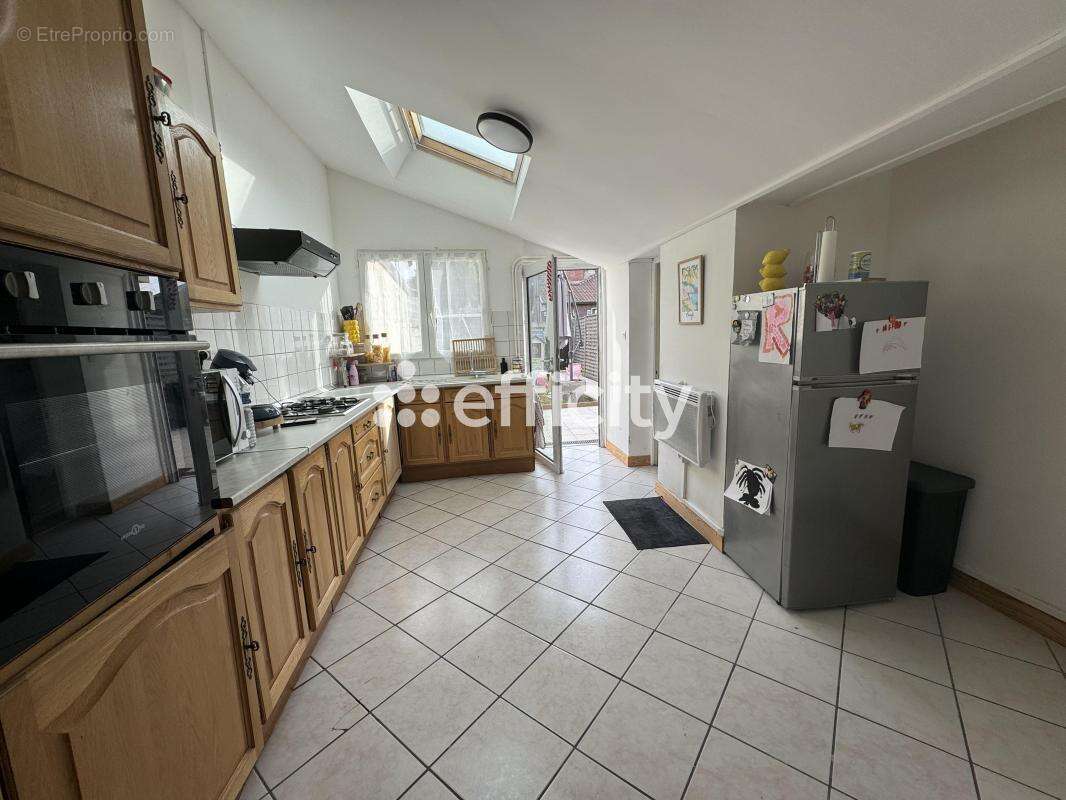 Maison à QUIEVRECHAIN