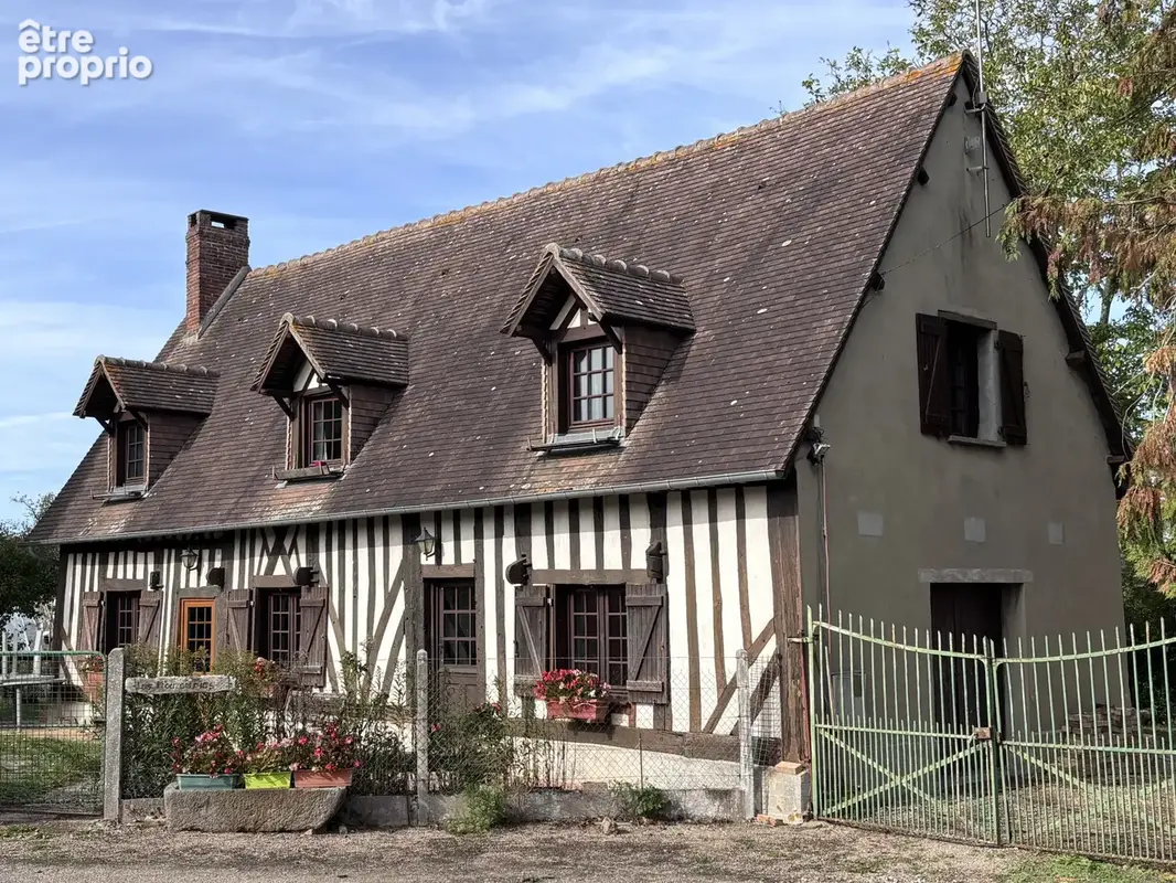 Maison normande avec cheminée sur 1080m2 de jardin + herbage avec bâtiments loués. - photo 7