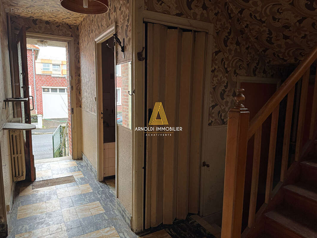 Maison individuelle à rénover de 4 chambres secteur Hôpital de VALENCIENNES - photo 3