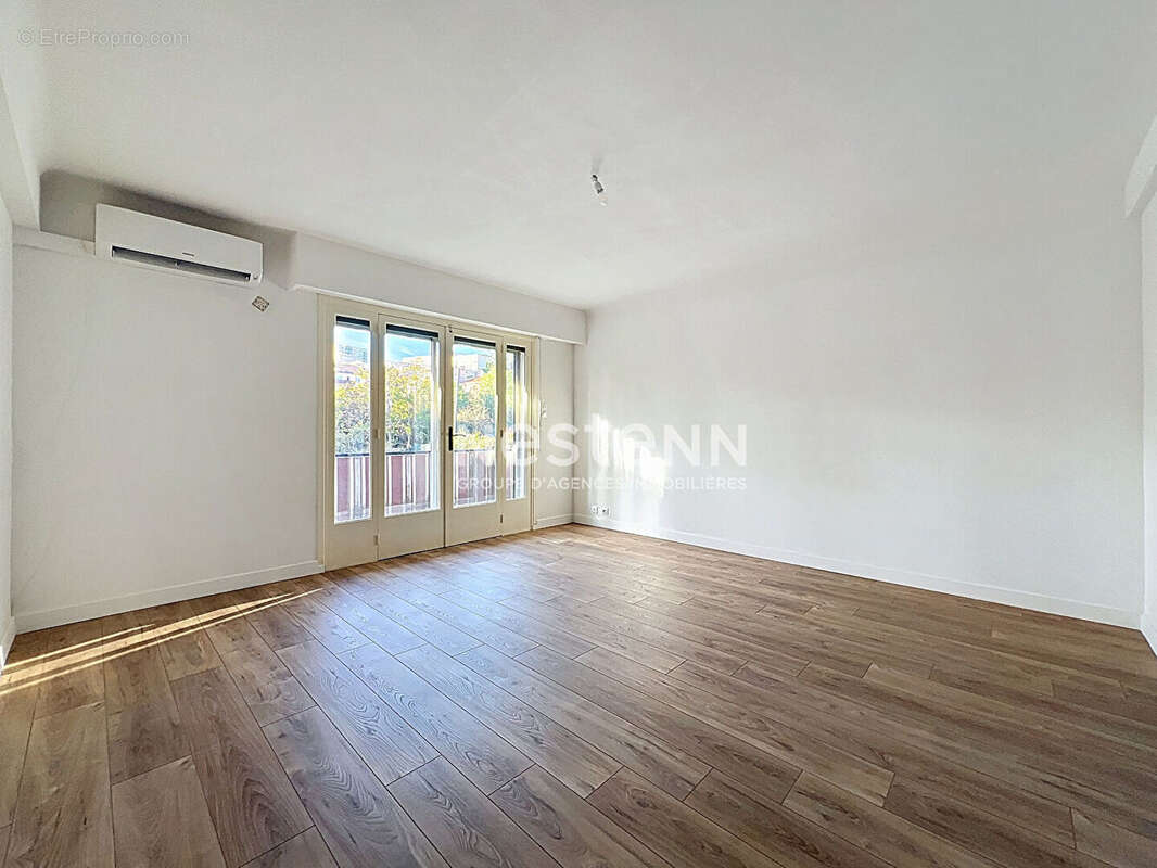 Appartement à VALLAURIS