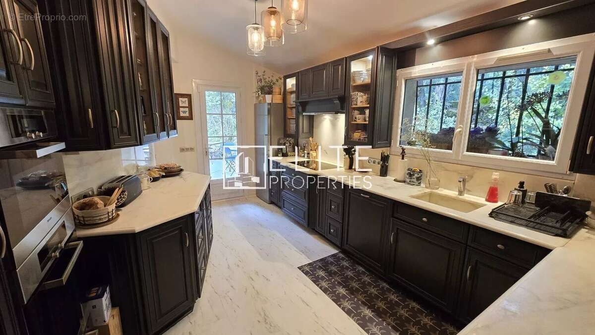 Maison à ROQUEFORT-LES-PINS