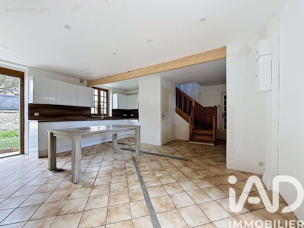 Photo 4 - Maison à DAMMARTIN-EN-SERVE