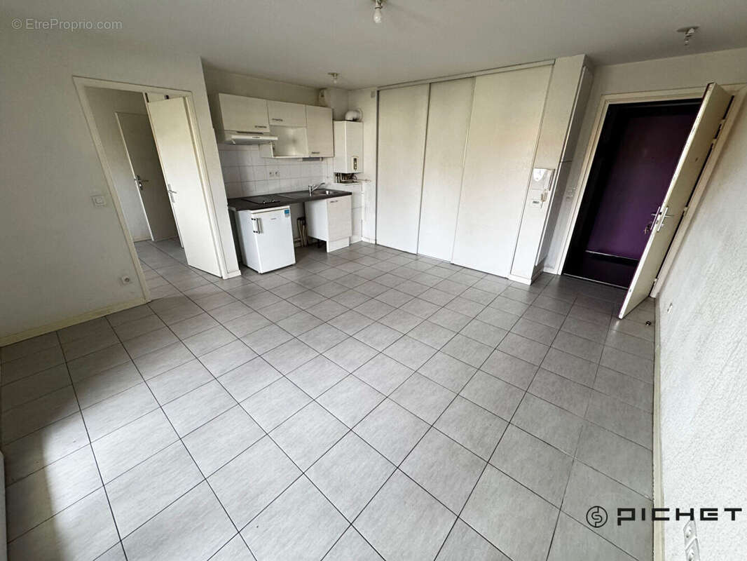 Cenon Bas - Appartement T2 avec terrasse + parking sécurisé - photo 2