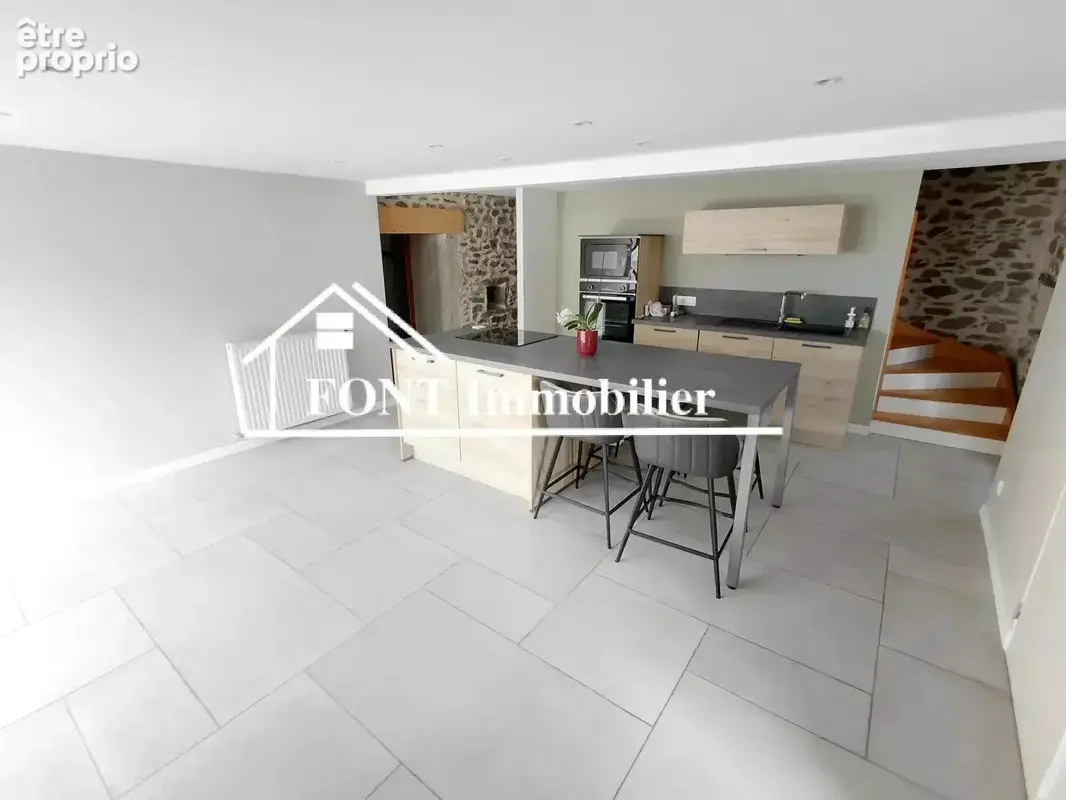 Cellieu,  belle maison de village  rénovée avec grande terrasse - photo 3