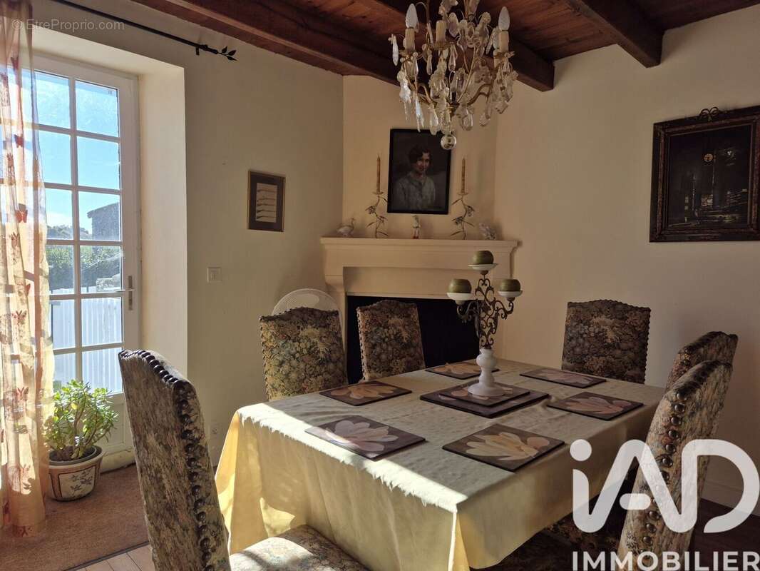 Photo 4 - Maison à LE BUSSEAU