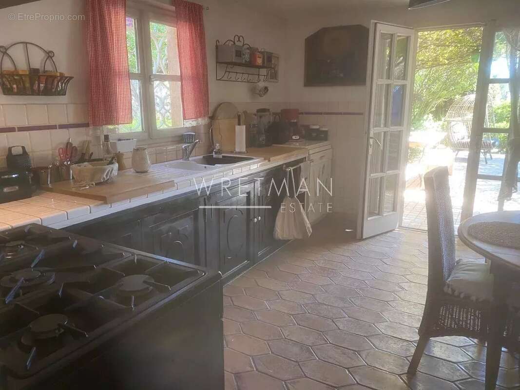 Maison à CHATEAUNEUF-GRASSE